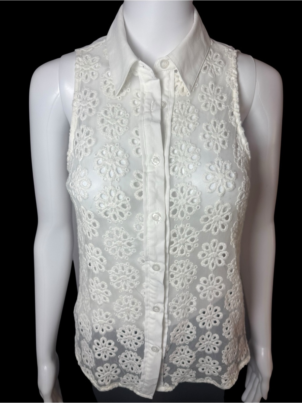 Pins & Needles Daisy Lace Sleeveless Button-Down Top Size small